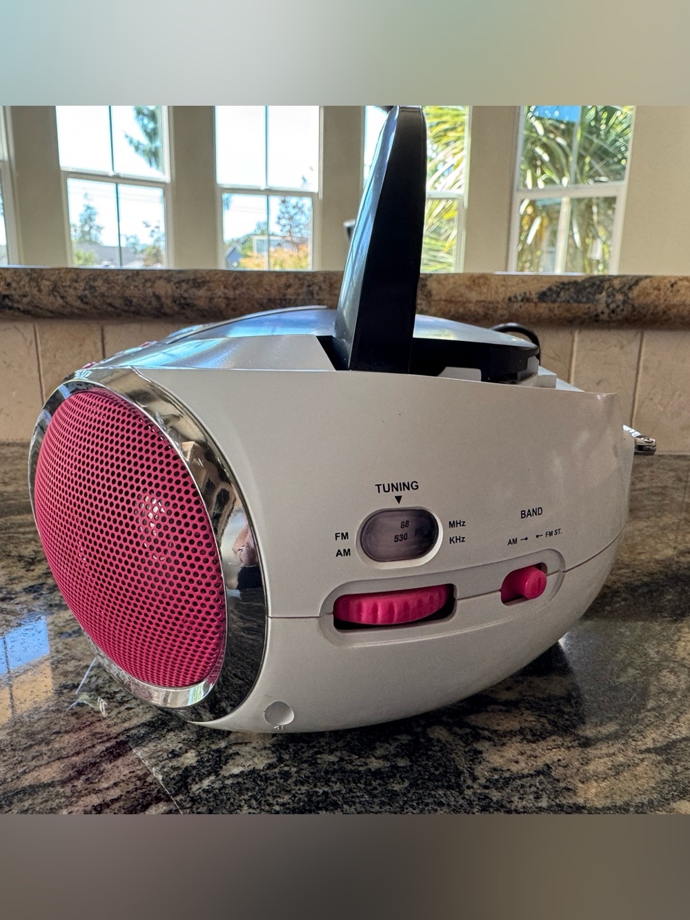 Hello Kitty CD Player - AM/FM Radio & Portable Boombox - Picture 9 of 12